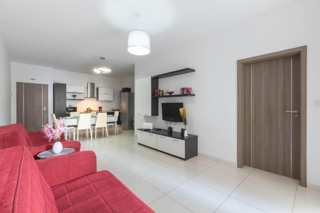 Modern Apt. Close To The Square St. Paul's Bay Exterior foto
